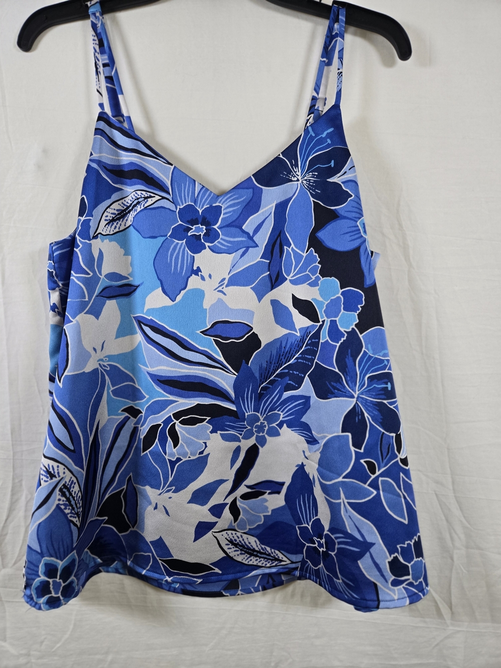 Skies Are Blue Blue & White Floral V-Neck Camisole with Adjustable Straps